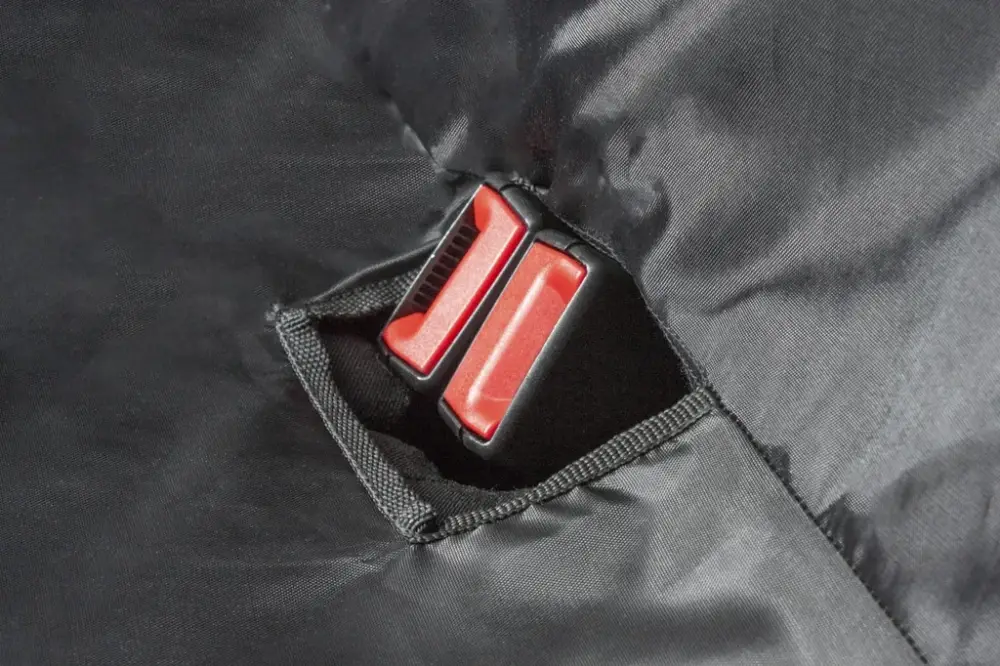 Finale Aktion Schonbezug für Rückbank Universalgröße mit Gurtführung Outdoor Sports schwarz