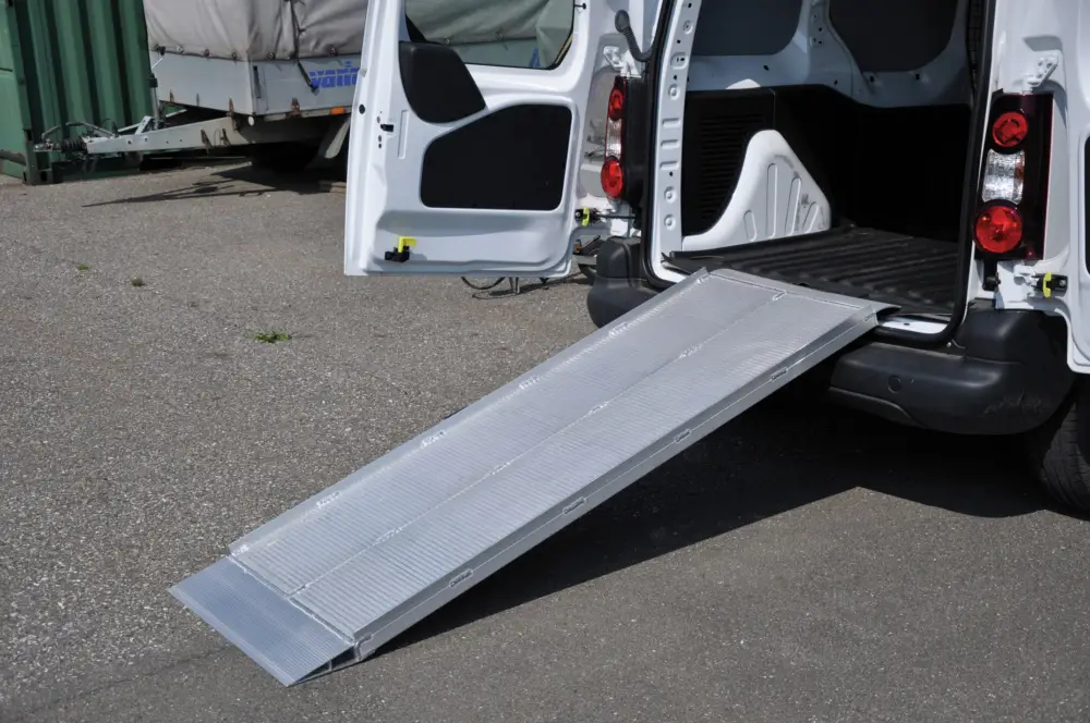 Breitrampen mit Rand Typ 2000L-700V Abverkauf